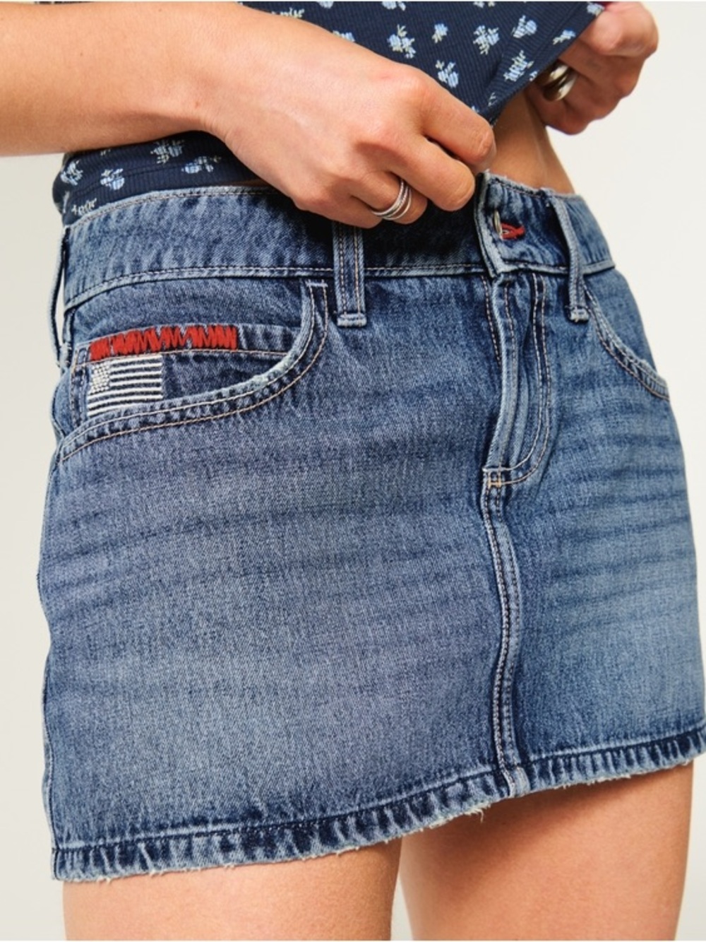 Hollister Size 10 Low Rise Medium Wash Flag Embroidered Denim Mini Skort New